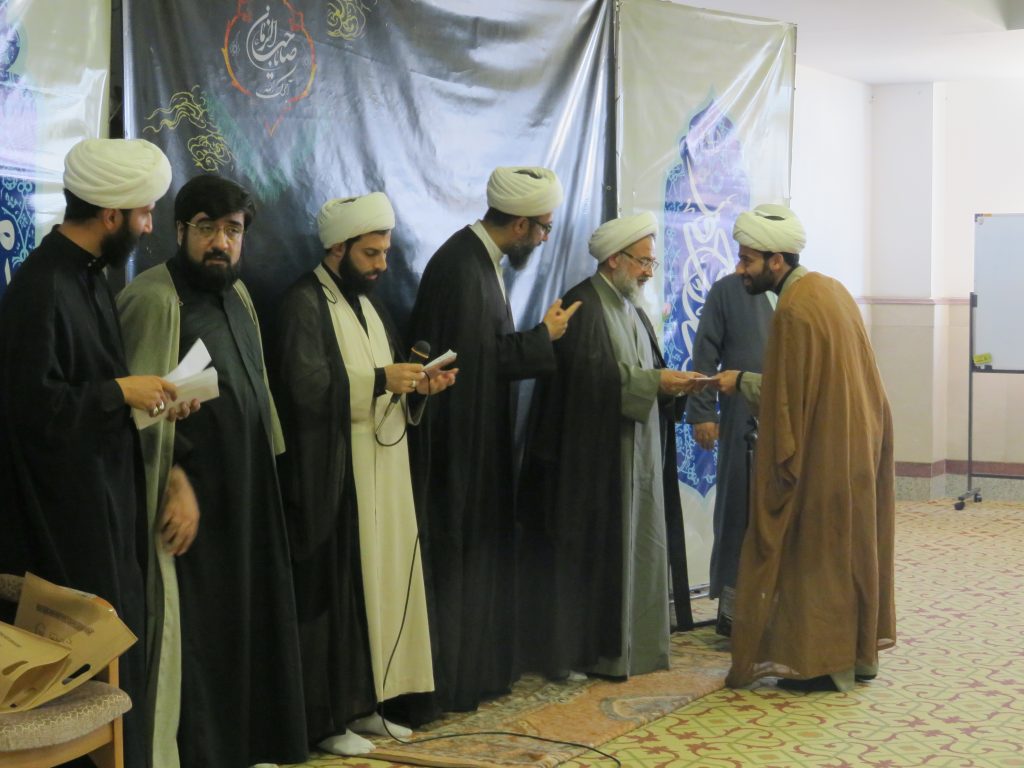 طلبه فاضل حجت الاسلام محمد امین حیدرآزاد زاده در مراسم تقدیر از ممتازین