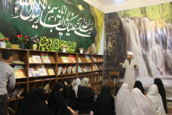 تصویر مبلغین مدرسه تخصصی فقه امام کاظم علیه السلام در حرم شاهچراغ