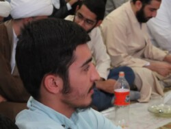 طلبه فاضل آقای علی احمدی در دورهمی طلبگی طلبه فاضل آقای علی احمدی در دورهمی طلبگی