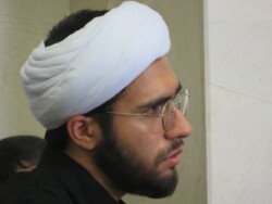 طلبه فاضل حجت الاسلام محمد صادقی در دورهمی طلبگی طلبه فاضل حجت الاسلام محمد صادقی در دورهمی طلبگی