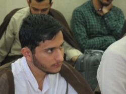 طلبه فاضل آقای مهدی صالحی در دورهمی طلبگی طلبه فاضل آقای مهدی صالحی در دورهمی طلبگی