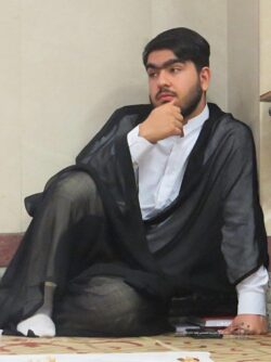 طلبه گرامی سید مهدی حسینی در دورهمی طلبگی با حضور جناب آقای منان رئیسی طلبه گرامی سید مهدی حسینی در دورهمی طلبگی با حضور جناب آقای منان رئیسی