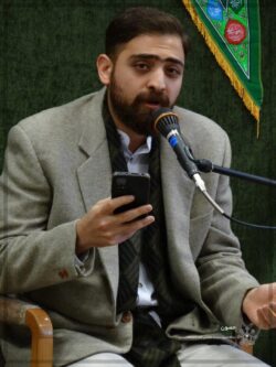 طلبه فاضل ابوالفضل شیرخدایی در مراسم جشن میلاد حضرت زهرا سلام الله علیها طلبه فاضل ابوالفضل شیرخدایی در مراسم جشن میلاد حضرت زهرا سلام الله علیها