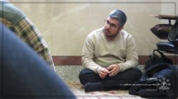 طلبه فاضل محمد مهدی باقری در دورهمی طلبگی طلبه فاضل محمد مهدی باقری در دورهمی طلبگی